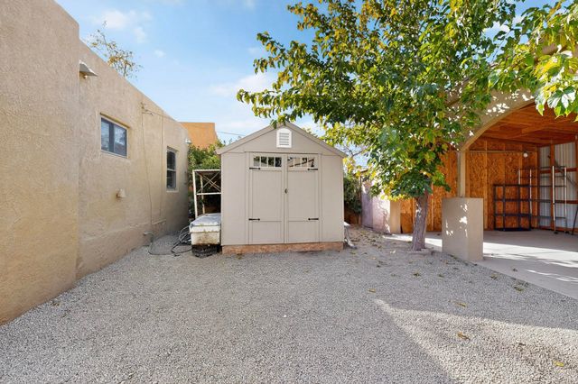 2909 Carlton Street NW, Albuquerque, NM 87107