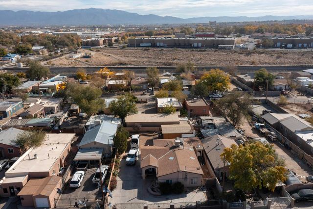 2909 Carlton Street NW, Albuquerque, NM 87107