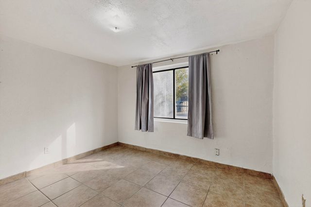 2909 Carlton Street NW, Albuquerque, NM 87107