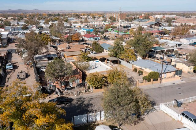 2909 Carlton Street NW, Albuquerque, NM 87107