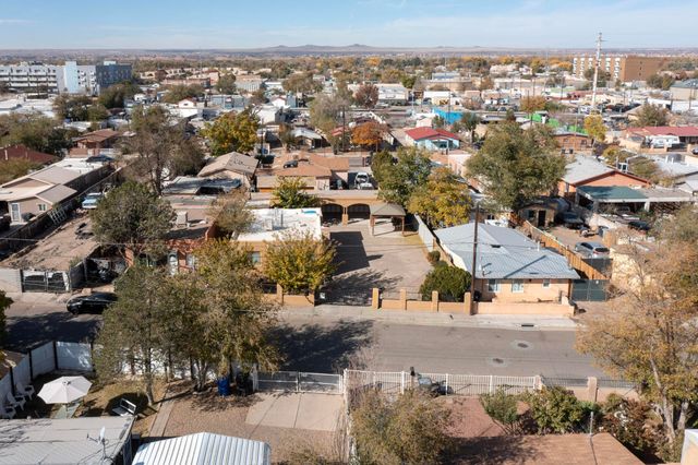 2909 Carlton Street NW, Albuquerque, NM 87107