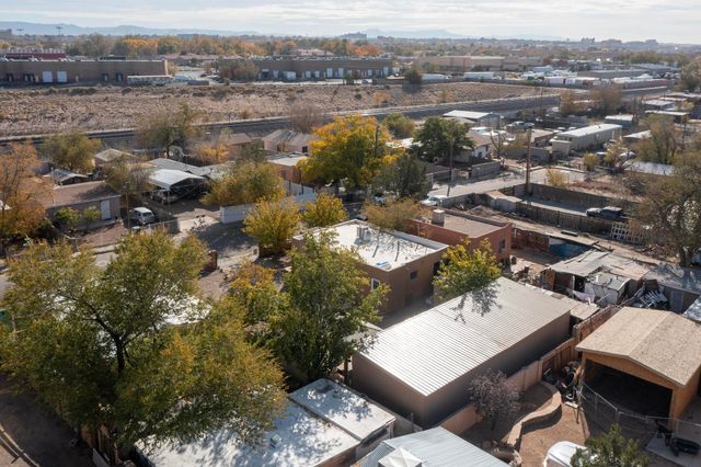 2909 Carlton Street NW, Albuquerque, NM 87107