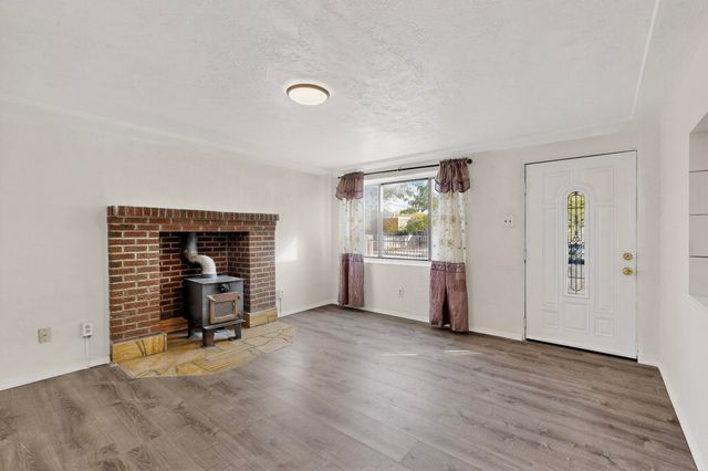 2909 Carlton Street NW, Albuquerque, NM 87107