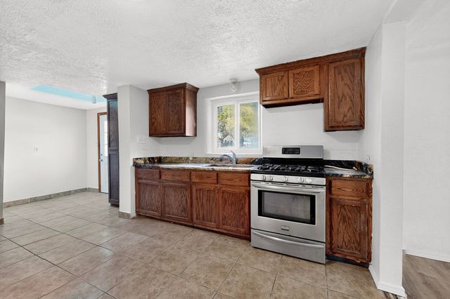 2909 Carlton Street NW, Albuquerque, NM 87107