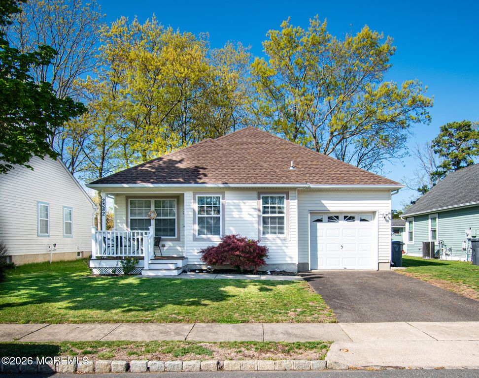 2382 Mount Hood Lane, Toms River, NJ 08753