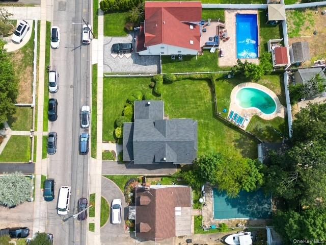 80 E Roosevelt Avenue, Hempstead, NY 11575