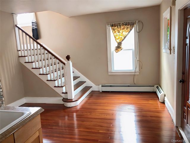 80 E Roosevelt Avenue, Hempstead, NY 11575