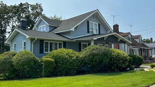 80 E Roosevelt Avenue, Hempstead, NY 11575