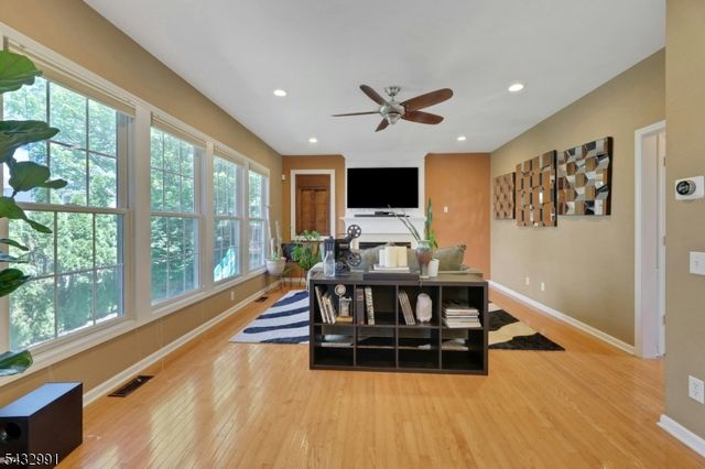 81 Lafayette Cir 81, Totowa Boro, NJ 07512