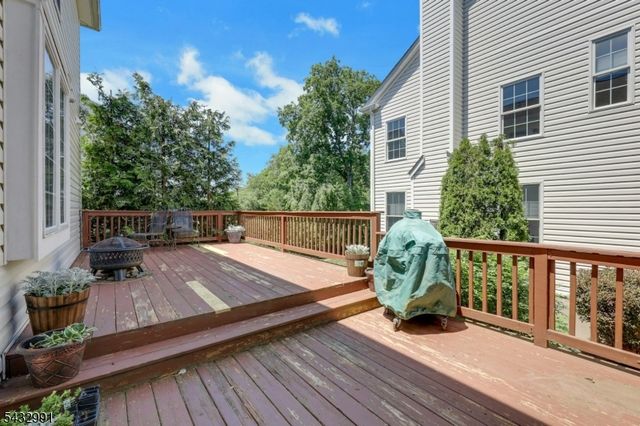 81 Lafayette Cir 81, Totowa Boro, NJ 07512