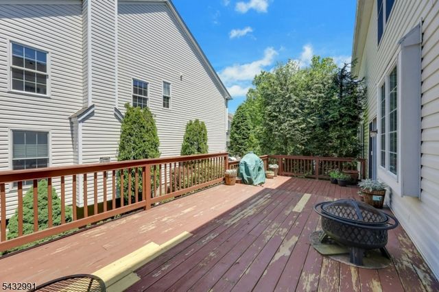 81 Lafayette Cir 81, Totowa Boro, NJ 07512