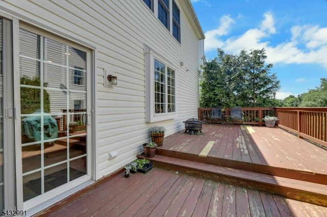 81 Lafayette Cir 81, Totowa Boro, NJ 07512
