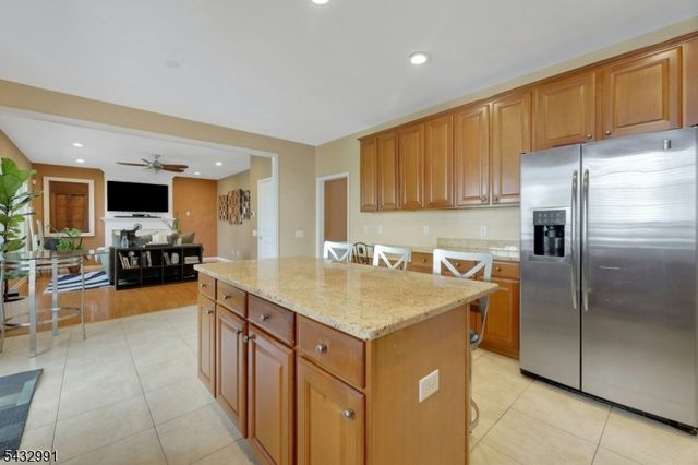81 Lafayette Cir 81, Totowa Boro, NJ 07512