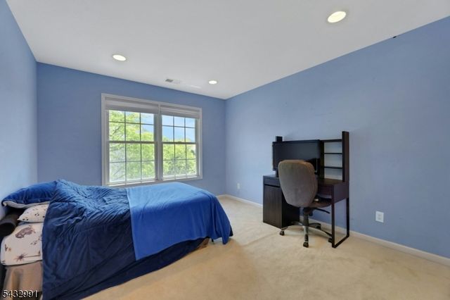 81 Lafayette Cir 81, Totowa Boro, NJ 07512