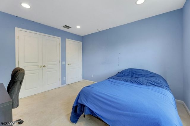 81 Lafayette Cir 81, Totowa Boro, NJ 07512