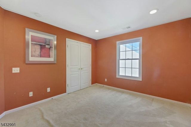 81 Lafayette Cir 81, Totowa Boro, NJ 07512