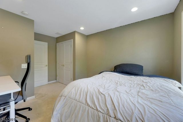 81 Lafayette Cir 81, Totowa Boro, NJ 07512