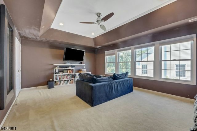 81 Lafayette Cir 81, Totowa Boro, NJ 07512