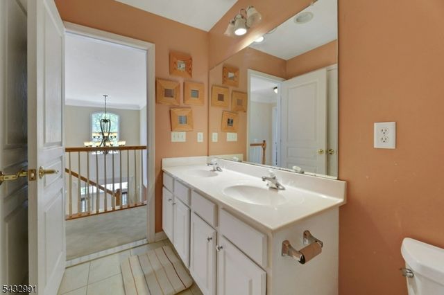 81 Lafayette Cir 81, Totowa Boro, NJ 07512