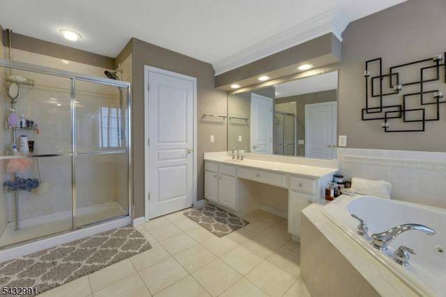 81 Lafayette Cir 81, Totowa Boro, NJ 07512