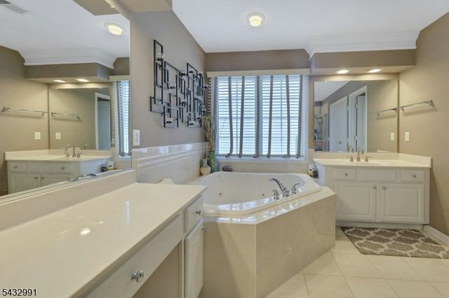 81 Lafayette Cir 81, Totowa Boro, NJ 07512