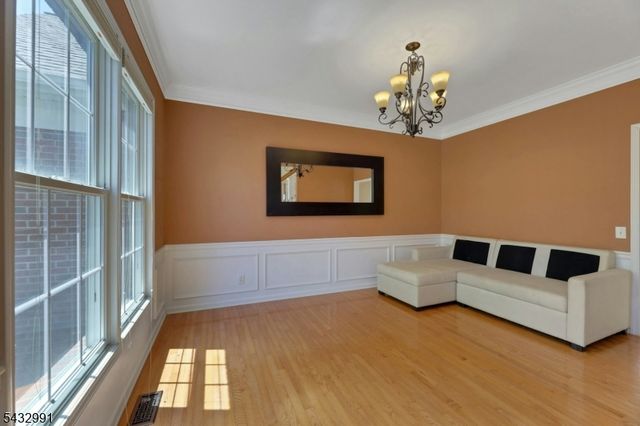 81 Lafayette Cir 81, Totowa Boro, NJ 07512