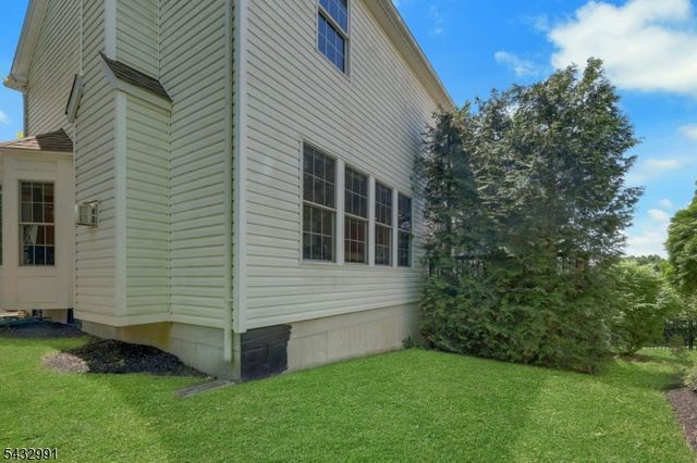 81 Lafayette Cir 81, Totowa Boro, NJ 07512