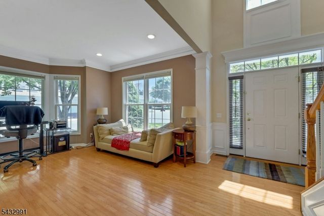 81 Lafayette Cir 81, Totowa Boro, NJ 07512