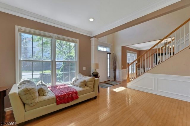 81 Lafayette Cir 81, Totowa Boro, NJ 07512