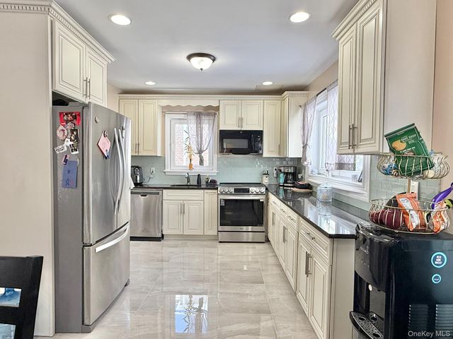 7 Bernhard Street, Hempstead, NY 11550