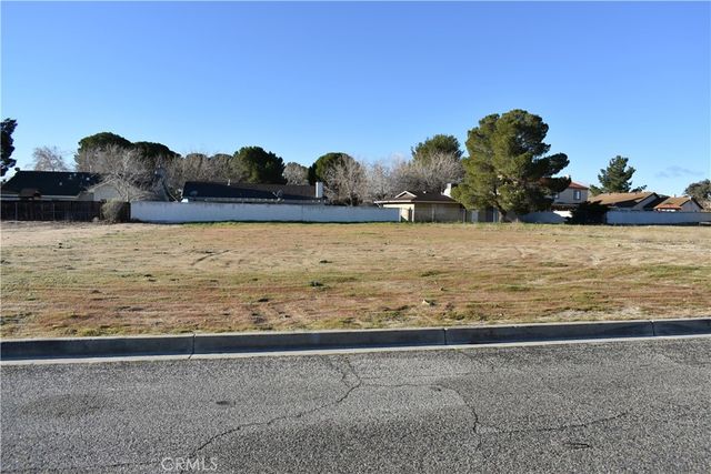 14817 Crofton Lane, Helendale, CA 92342