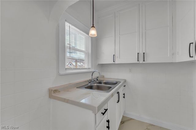 11806 Farringdon Avenue, Cleveland, OH 44105