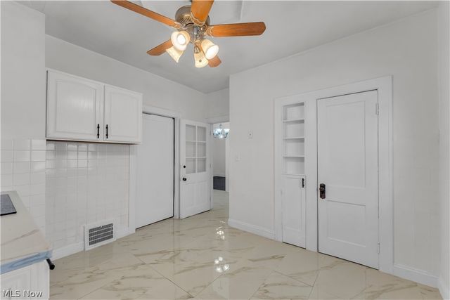 11806 Farringdon Avenue, Cleveland, OH 44105