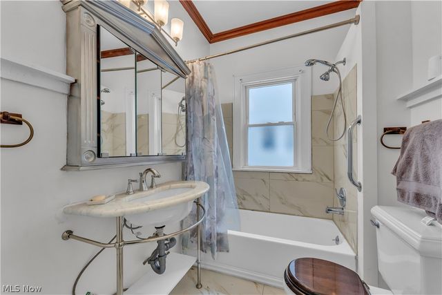 11806 Farringdon Avenue, Cleveland, OH 44105