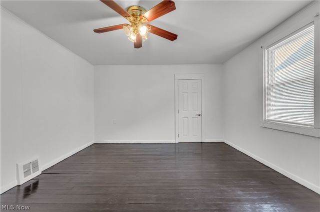 11806 Farringdon Avenue, Cleveland, OH 44105