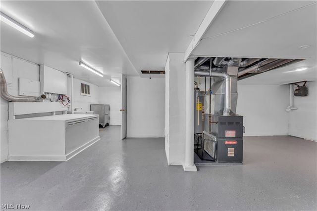 11806 Farringdon Avenue, Cleveland, OH 44105