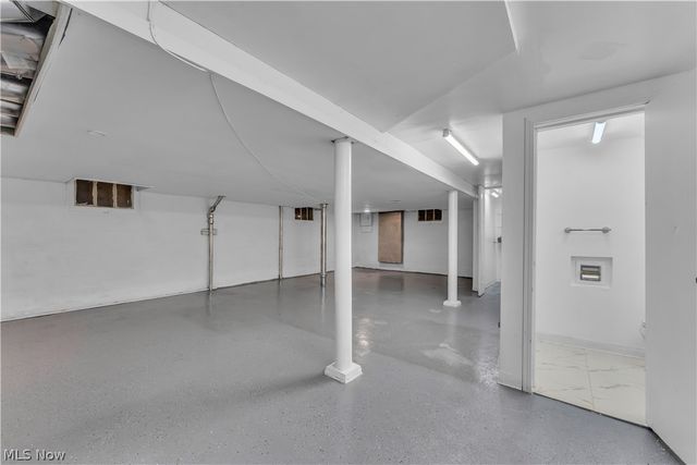 11806 Farringdon Avenue, Cleveland, OH 44105