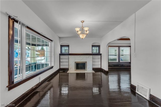 11806 Farringdon Avenue, Cleveland, OH 44105