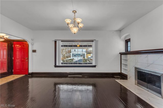 11806 Farringdon Avenue, Cleveland, OH 44105