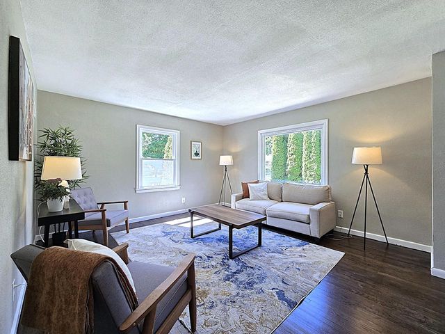 3215 W Oriole DRIVE, Milwaukee, WI 53209