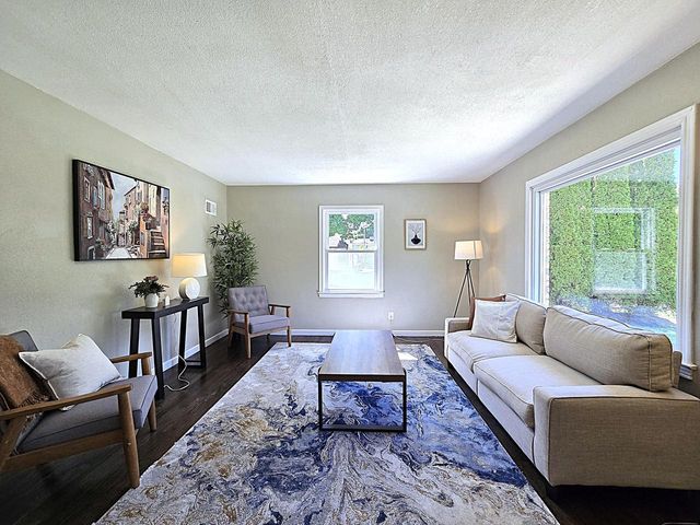 3215 W Oriole DRIVE, Milwaukee, WI 53209