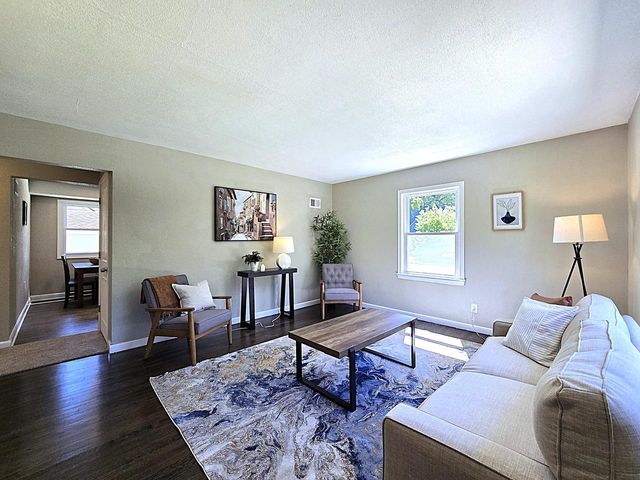 3215 W Oriole DRIVE, Milwaukee, WI 53209