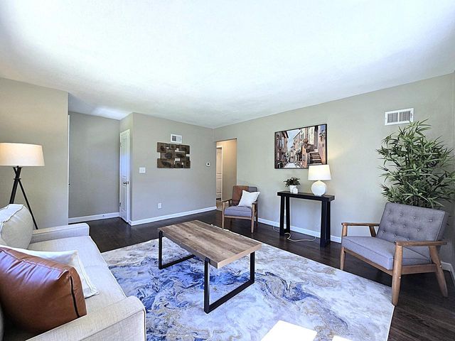 3215 W Oriole DRIVE, Milwaukee, WI 53209