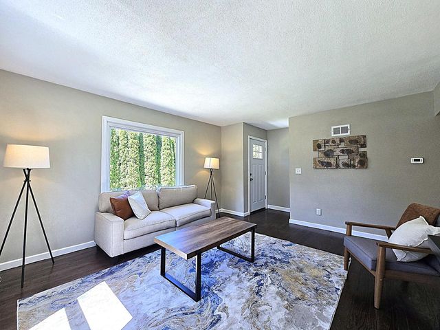 3215 W Oriole DRIVE, Milwaukee, WI 53209