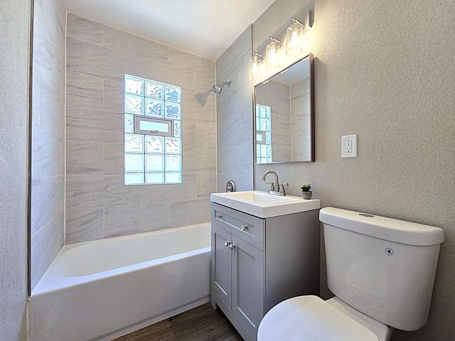3215 W Oriole DRIVE, Milwaukee, WI 53209