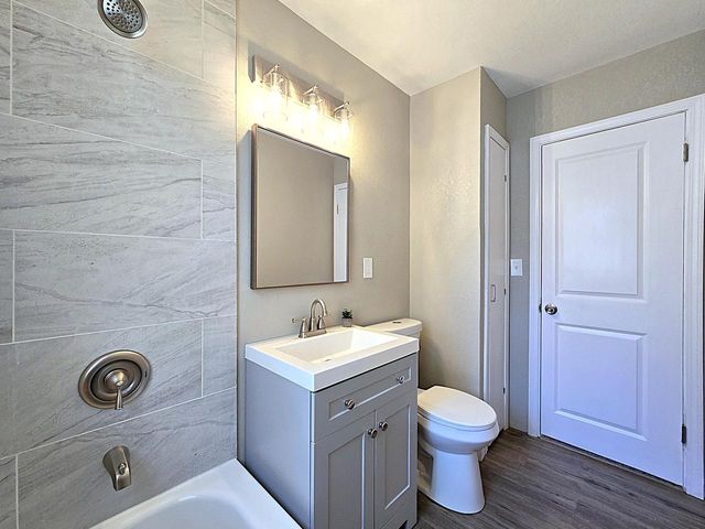 3215 W Oriole DRIVE, Milwaukee, WI 53209