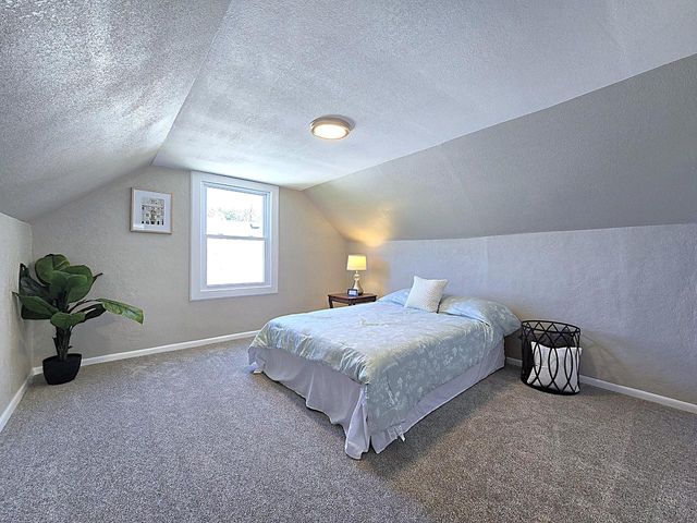 3215 W Oriole DRIVE, Milwaukee, WI 53209