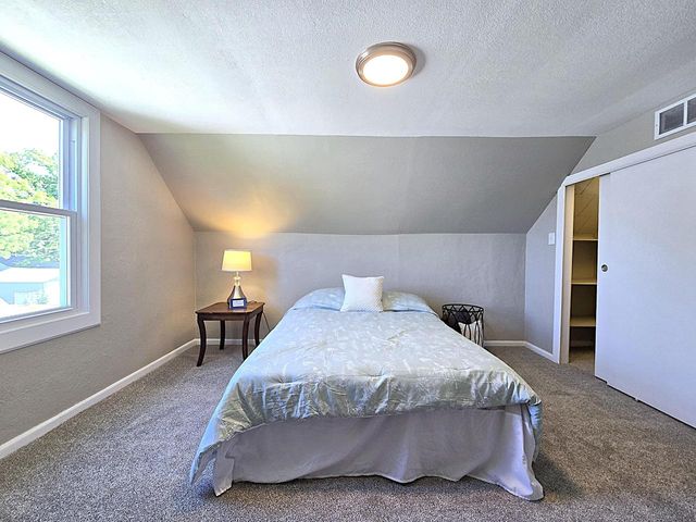 3215 W Oriole DRIVE, Milwaukee, WI 53209