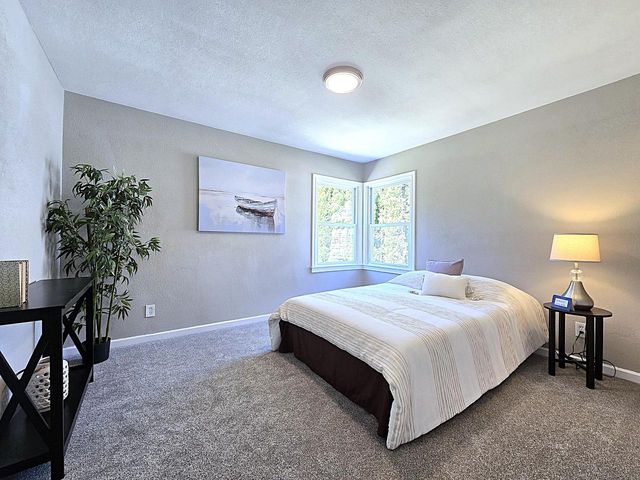 3215 W Oriole DRIVE, Milwaukee, WI 53209