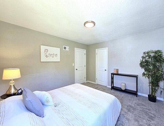 3215 W Oriole DRIVE, Milwaukee, WI 53209